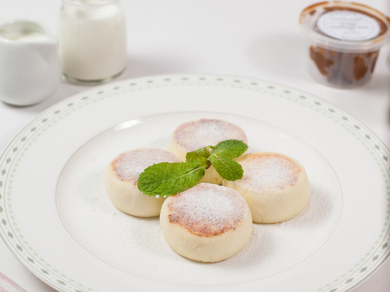 Keto syrniki with almond flour — sugar-free cottage cheese pancakes